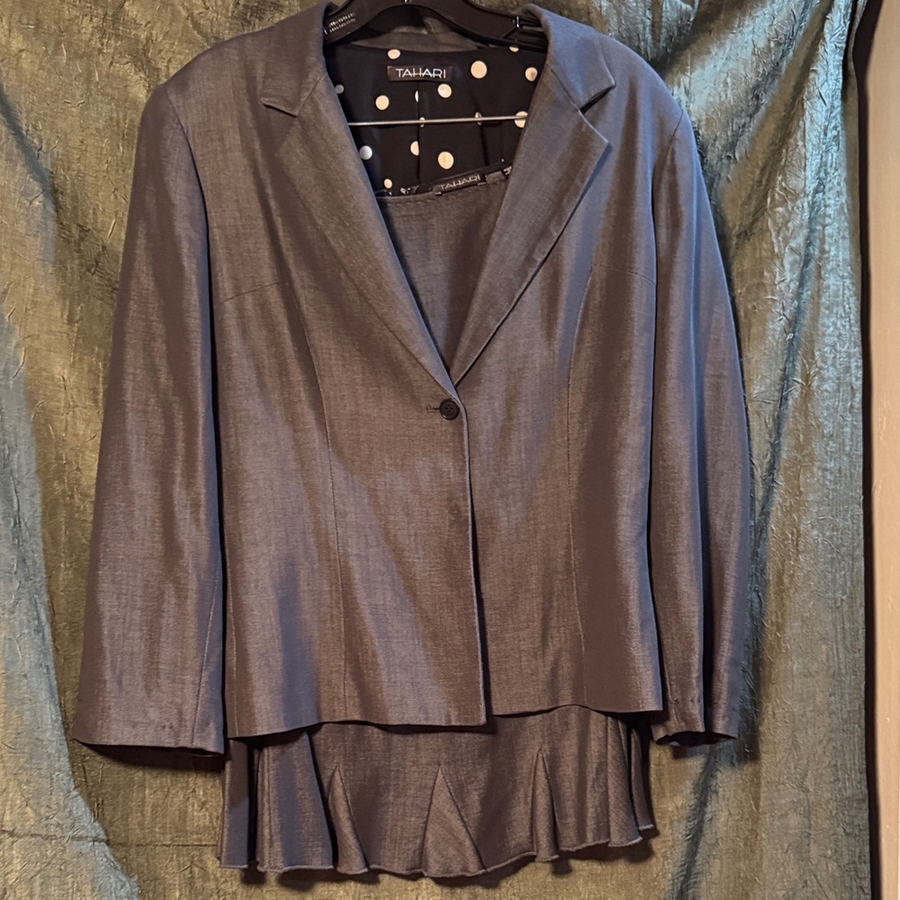 Tahari Women's Gray Blazer and skirt Set